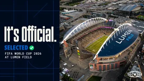 B费：珍藏球衣中伊涅斯塔的最为独特，遗憾未敢向皮尔洛索要球衣